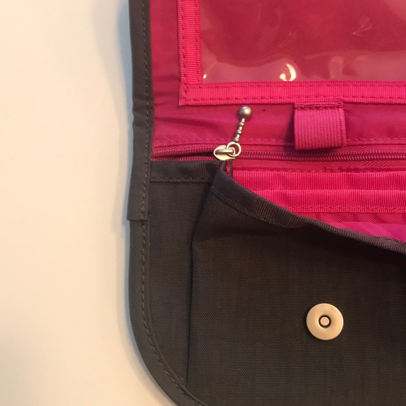 Baggallini crossbody - teenee baggallini - Picture 4 of 8